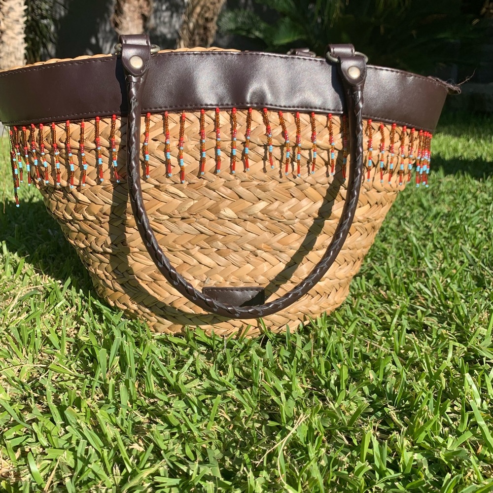 ✨✨Super cute Beaded KBAS Straw Tote Bag✨✨